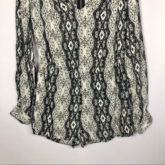Volcom Black & White Printed V-Neck Long Sleeve Romper M - Picture 5 of 9
